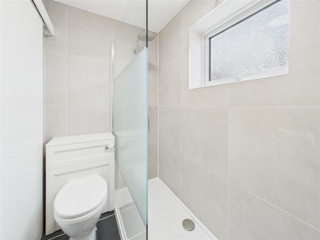 2 bedroom Semi-detached bungalow to rent - Photo 5