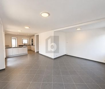 KOMPLETT NEU SANIERT MIT GROSSER TERRASSE - Foto 1