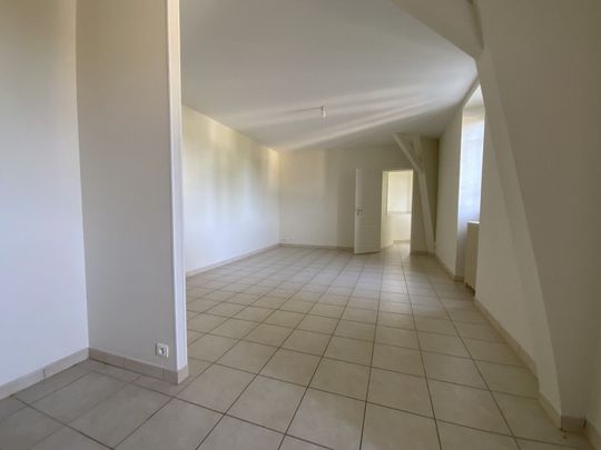 Location appartement 3 pièces, 70.77m², Cognac - Photo 1