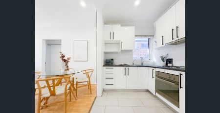 Beachside Living Bright 2 Bedroom Apartment in Prime Monterey Location - Photo 5