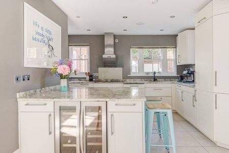 King Henrys Road - Photo 3