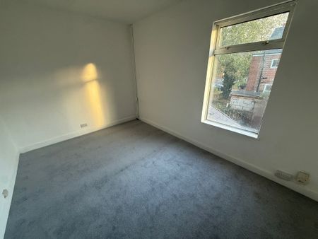 Woodhead Road, Sheffield - Photo 2