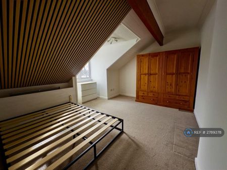 3 bedroom maisonette to rent - Photo 2