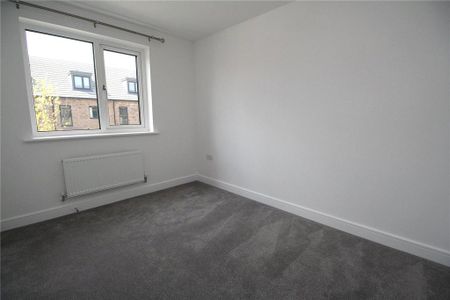 3 bedroom end of terrace house to rent - Photo 4