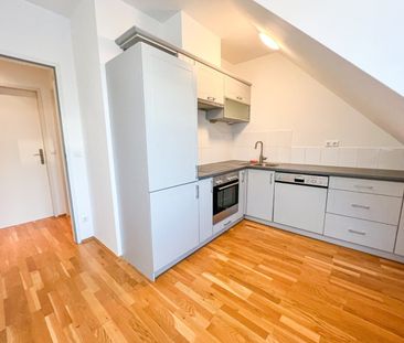 2 Zimmer, separat begehbar! Dachgeschosswohnung OHNE LIFT mit 18 m2... - Photo 3