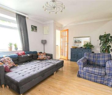 Danescroft Drive, Leigh-on-sea, SS9 - Photo 2