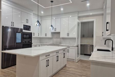 2715 201 St, Langley (Main Level) - Photo 3