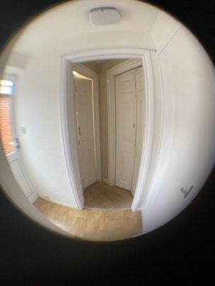 Room in a Shared House, Bedford Road, RG1 - Photo 1