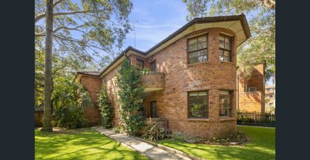 Modern 2 Bedroom Art Deco Garden Apartment Near Beach - Photo 5