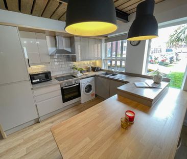 5 bedroom semi-detached house to rent - Photo 1