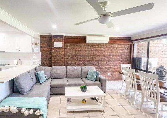 Beachside Bliss: 2-Bedroom Unit with Garage in Surf Beach! - Photo 1