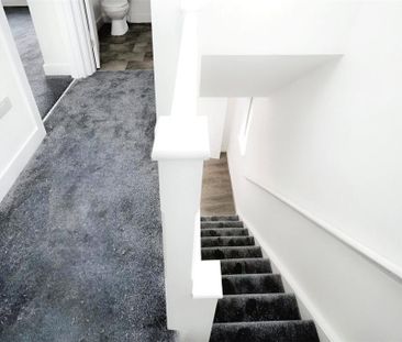 3 bedroom end of terrace house to rent - Photo 2