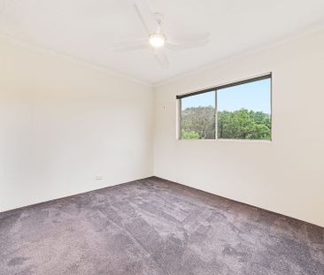 Bright, Breezy & Beautiful Updated Apartment - Photo 3