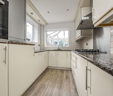 3 bedroom semi-detached house to rent - Photo 3