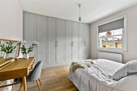 4 bedroom end of terrace house to rent - Photo 5