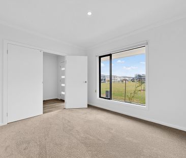 10 Jandakot Walk, Point Cook VIC 3030 - House For Rent | Domain - Photo 6