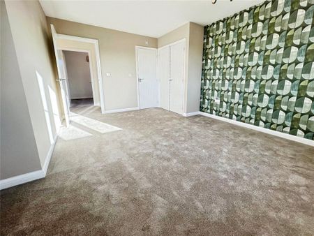 4 bedroom semi-detached house to rent - Photo 4