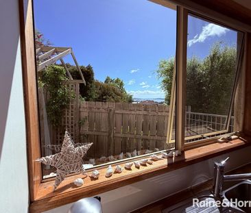 Sunny + fully furnished. Weekly Rent includes utilities! - Photo 1