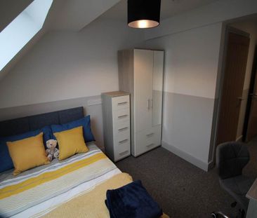 3 bedroom flat to rent - Photo 5