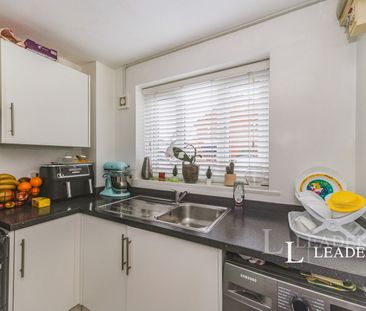 2 bedroom house to rent Corby Crescent, Anchorage Park, Portsmouth,... - Photo 5