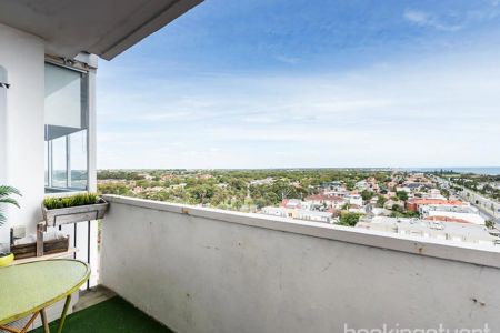 Super-sized, light-filled one-bedder with uninterrupted bay views - Photo 5