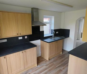 3 bedroom detached bungalow to rent - Photo 4