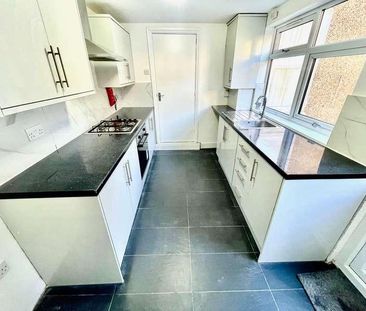 Elizabeth Road, East Ham, E6 - Photo 3