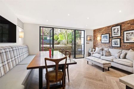 A beautifully refurbished four bedroom Chelsea townhouse offering striking design, generous living spaces and versatile modern amenities. - Photo 4