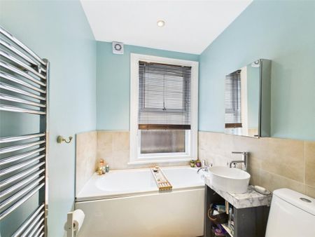 2 bedroom maisonette to rent - Photo 5
