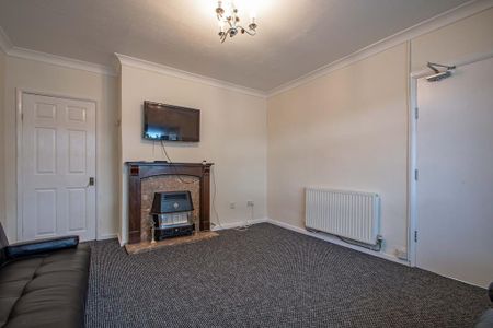 3 bedroom semi-detached house to rent - Photo 2