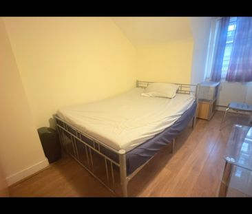 Room in a Shared Flat, High Road, IG1 - Photo 2