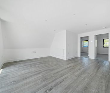 Flat to rent - Whiffens Avenue, Chatham, ME4 - Photo 4