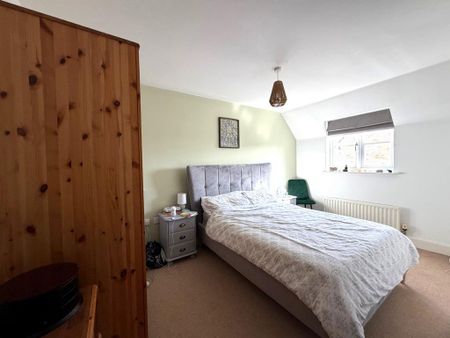 3 bedroom semi-detached house to rent - Photo 2