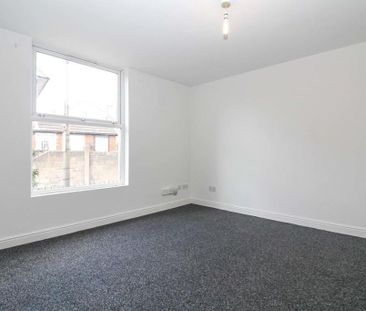 1 Bed Flat, Hall Lane, LS12 - Photo 2
