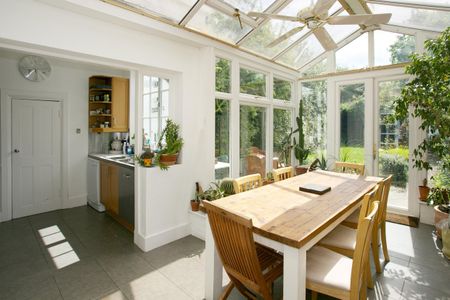 5 bedroom semi-detached house to rent - Photo 2