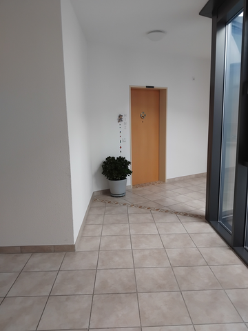 Komfortable und barrierefreie 2,5 Zimmer Penthouse-WHG mit EBK und TG-Stellplatz zu vermieten! - Photo 4