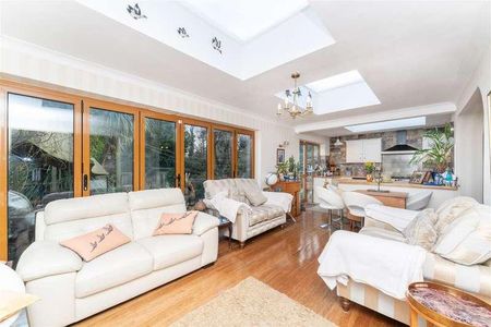 St Mary's Avenue, UB2 - Photo 4