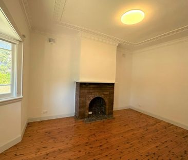 THREE-BEDROOM HOME IN A PRIME LOCATION - Photo 1