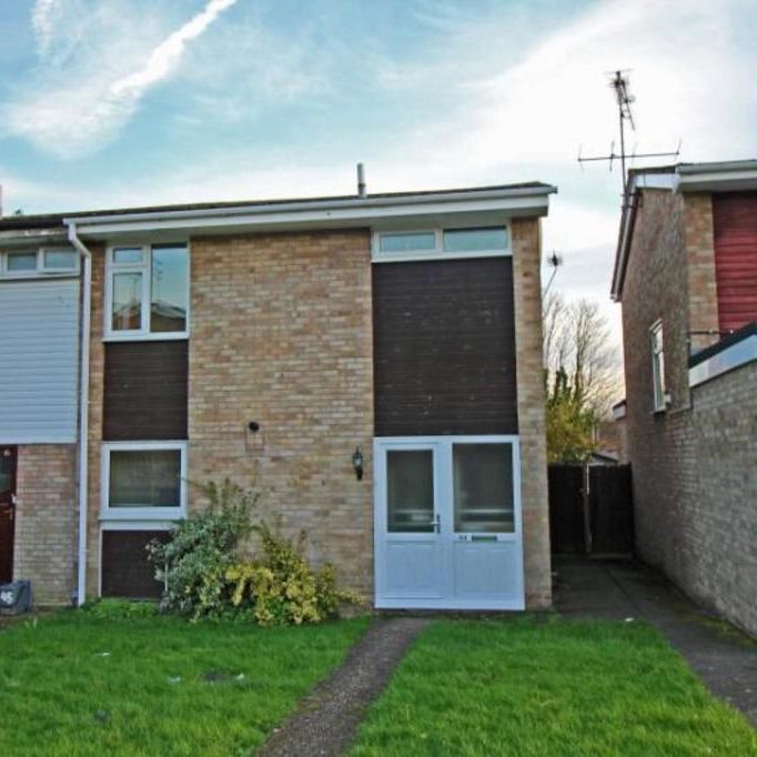 4 bedroom semi-detached house to rent - Photo 1