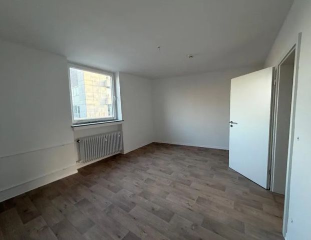 Frisch renovierte 2-Zimmer-Wohnung mit Balkon in der Viersener Innenstadt. - Foto 1