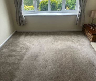 2 bedroom semi-detached bungalow to let - Photo 3