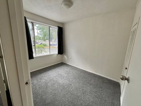 4BR Ranui Retreat - Aircon, new toilet, new carpet - Photo 5