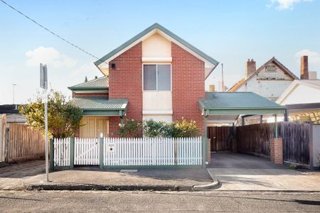 Bright & Fresh 2-Bedroom House in the Heart of Brunswick - Photo 3