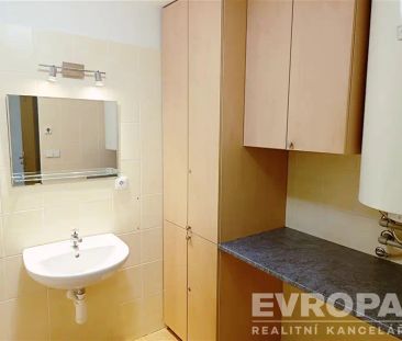 Pronájem bytu 2+KK s parkovacím stáním - Photo 4
