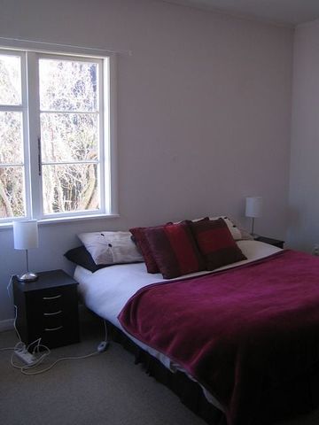 Charming sunny 2 bedroom house - Photo 3