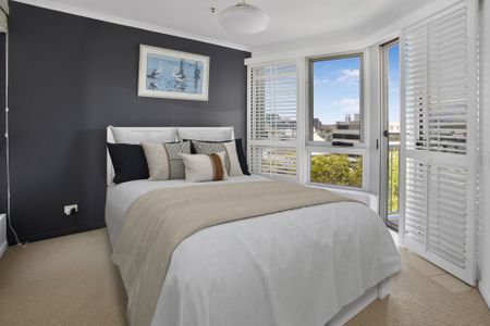 Luxury Waterfront Living with Panoramic Coastal Views - Photo 3