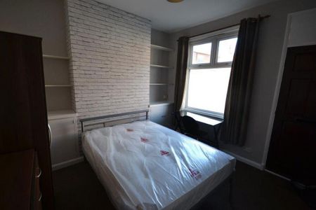 4 bedroom terraced house to rent - Photo 2