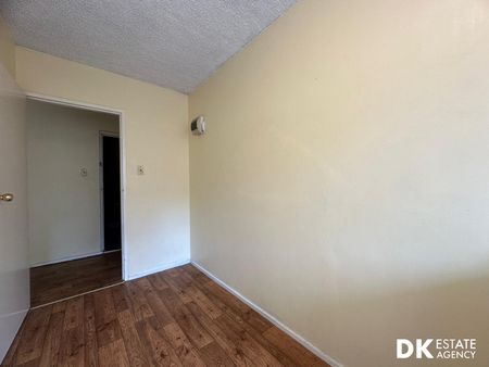 Cozy 2 Bedroom Flat with Premium Location - Photo 5