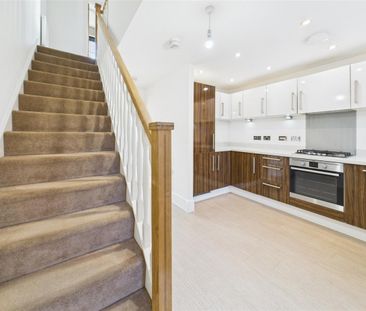 2 bedroom Semi-detached house to rent - Photo 6