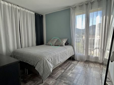 Location Appartement 3 pièces 75m² MARSEILLE 10ème - Photo 4